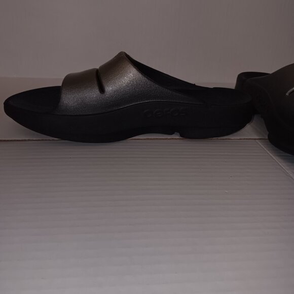 OOFOS METALLIC SPORT FLEX  SLIDE SANDALS - Picture 6 of 10